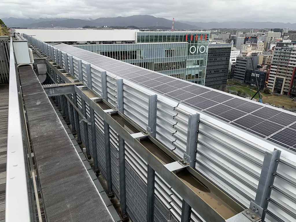 地上60メートルに太陽光パネルを設置。JR博多シティのプロジェクトを支えた企業と企業の信頼関係